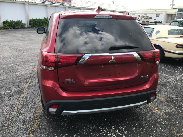 Used 2017 MITSUBISHI OUTLANDER  | Lake Wales, FL