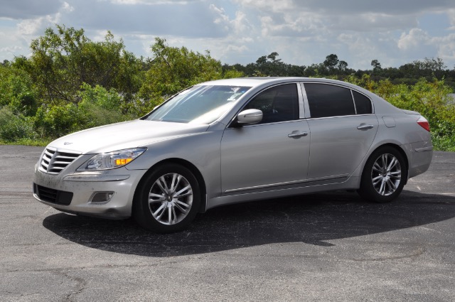 Used 2010 Hyundai Genesis 4.6L V8 | Lake Wales, FL